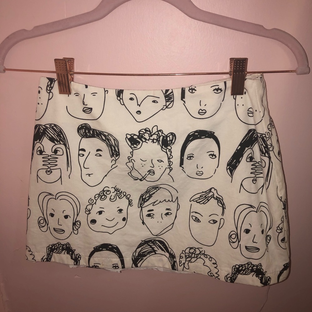 mini skirt - Picture 2 of 3